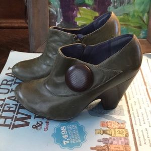 100% Genuine Leather Biviel Couture Booties